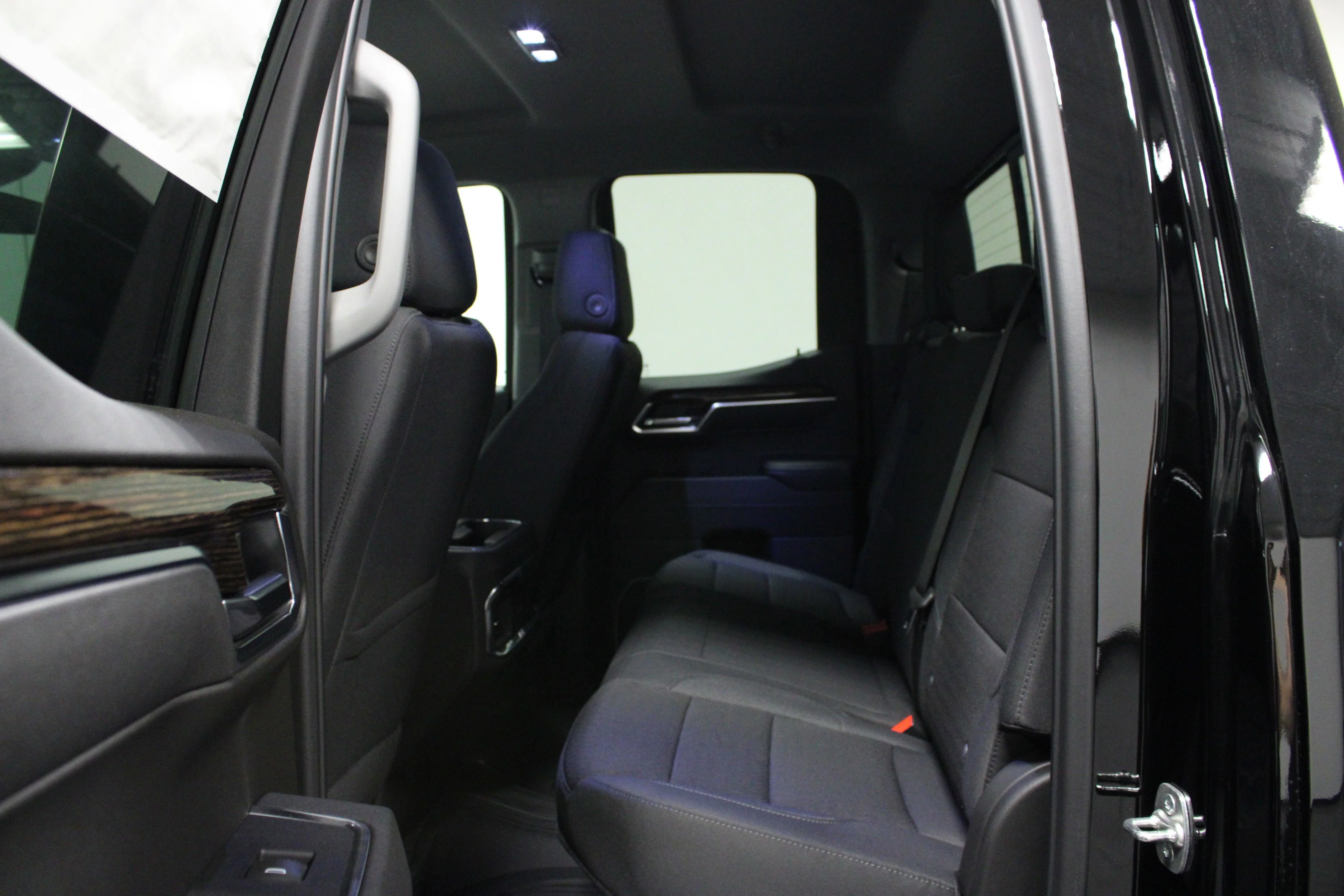 New 2025 Onyx Black GMC Elevation image 13