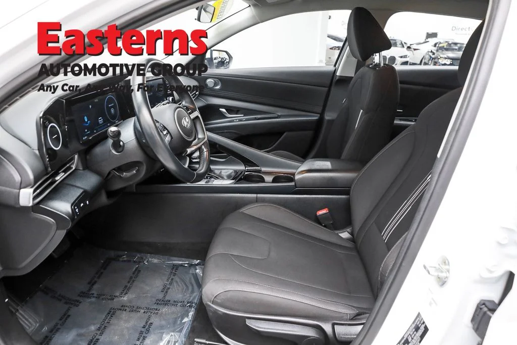 Used 2022 White Hyundai SEL image 14