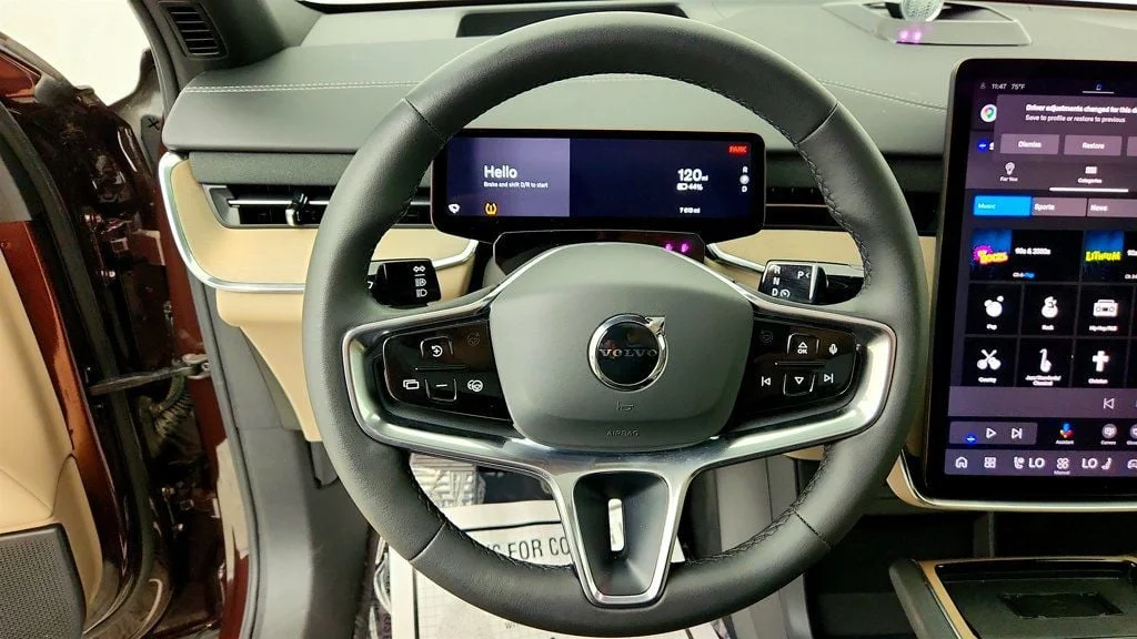Used 2025 Mulberry Metallic Volvo Twin Motor Performance Ultra 6-Seater w/ Bowers & Wilkins Audio image 14