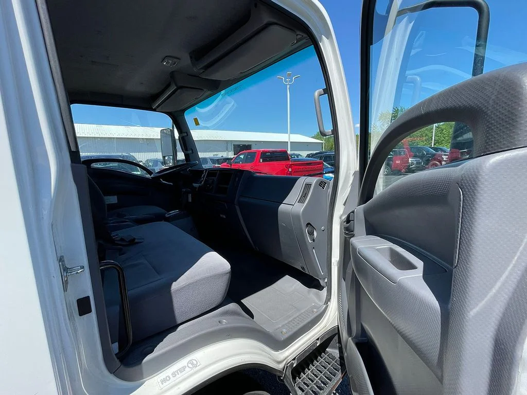 Used 2021 White Isuzu  image 20