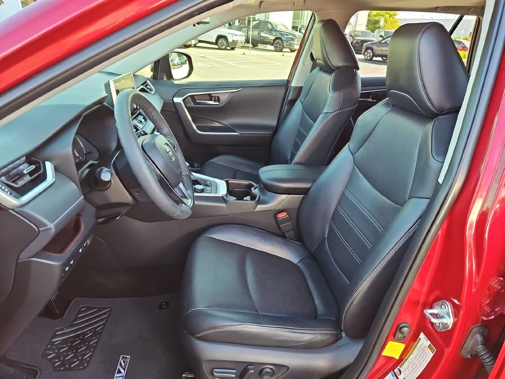 Used 2019 Pearl Toyota Limited image 21