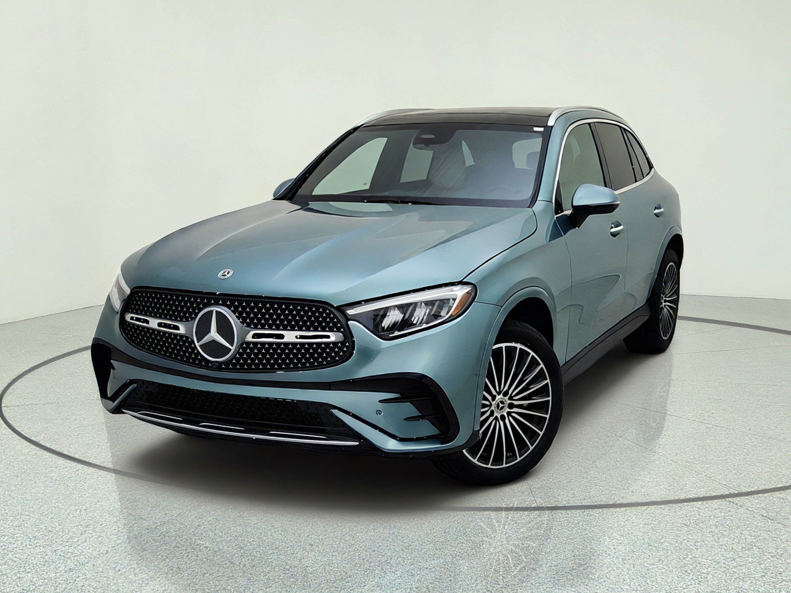 New 2026 Verde Silver Metallic Mercedes-Benz GLC 300 SUV image 2