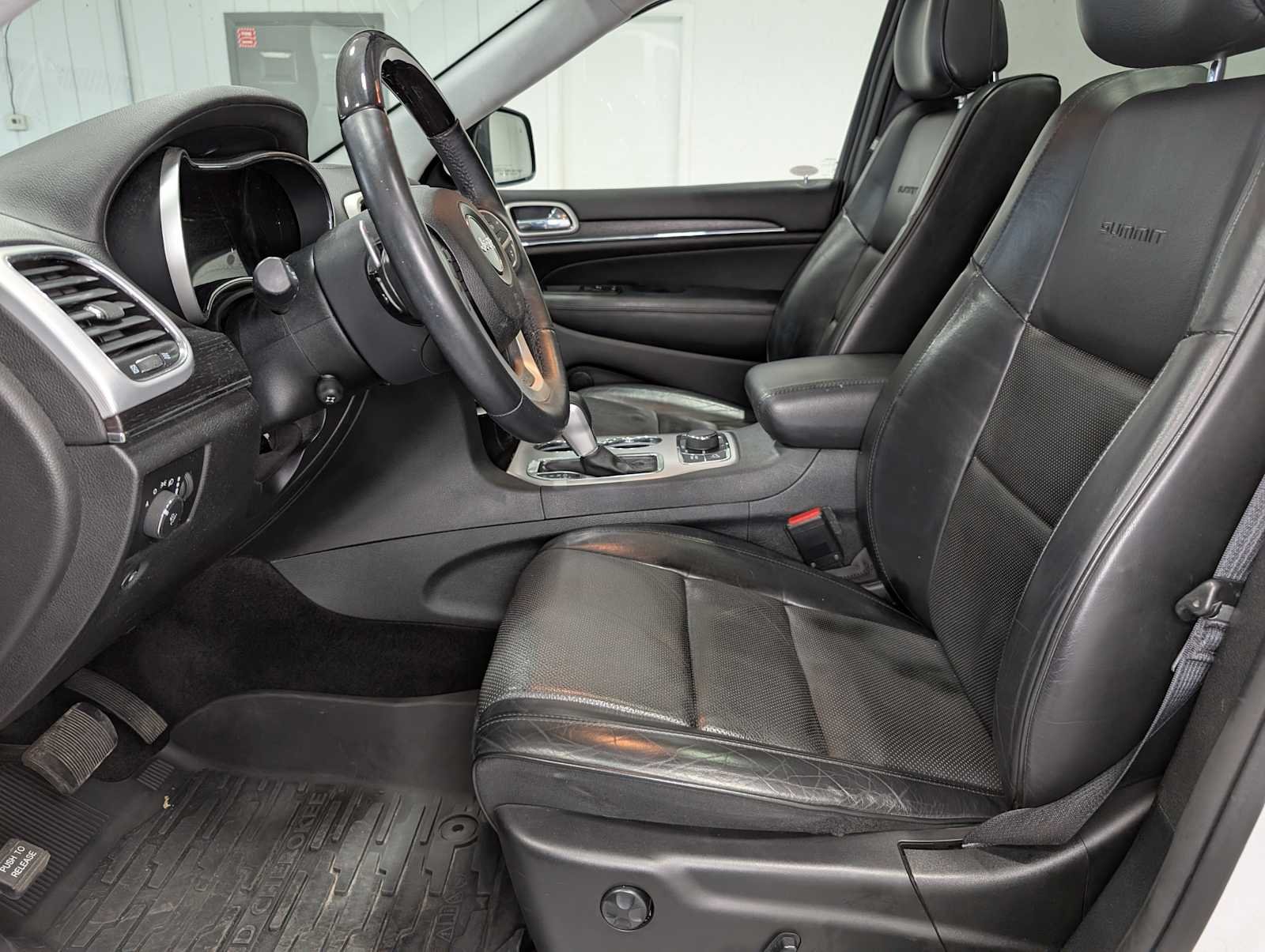 Used 2018 Ivory Tri-Coat Pearl Jeep Summit image 4