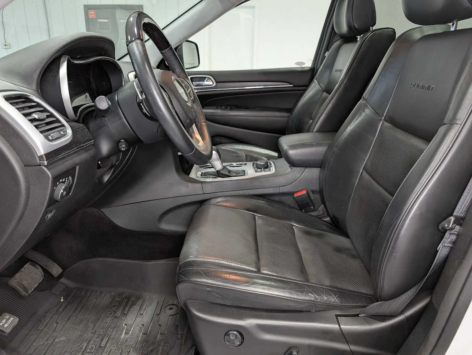 Used 2018 Ivory Tri-Coat Pearl Jeep Summit image 4