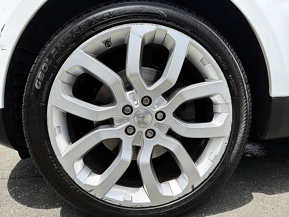 Used 2014 Fuji White Land Rover HSE image 8