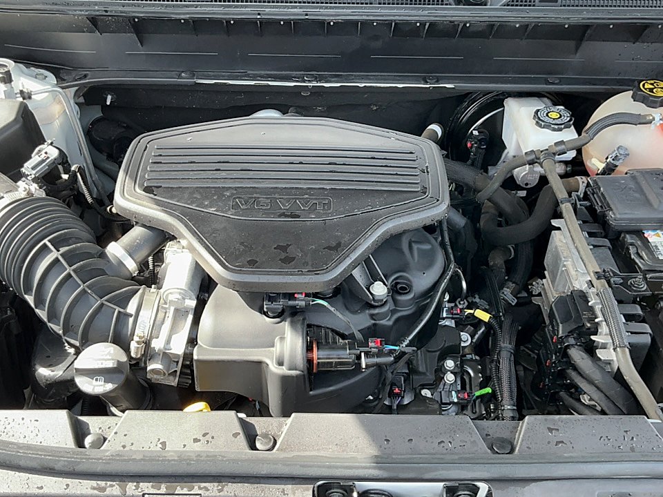 Used 2020 Summit White GMC FWD SLE image 21