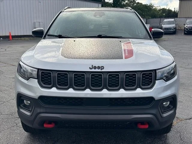 Used 2025 Silver Jeep Trailhawk image 4