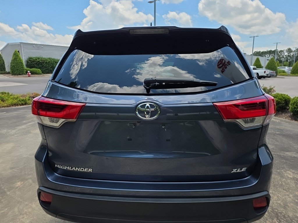 Used 2019 Shoreline Mist Toyota XLE image 11