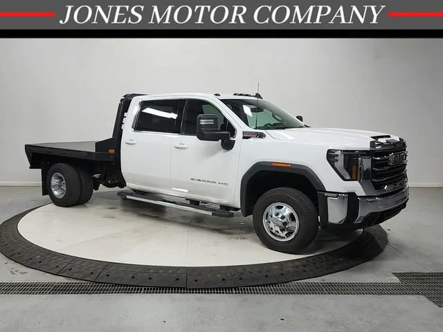 2025 GMC Sierra 4WD Crew Cab Long Box DRW SLE's photo