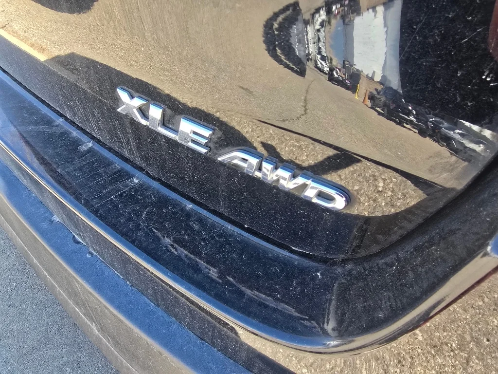 Used 2019 Midnight Black Metallic Toyota XLE image 19