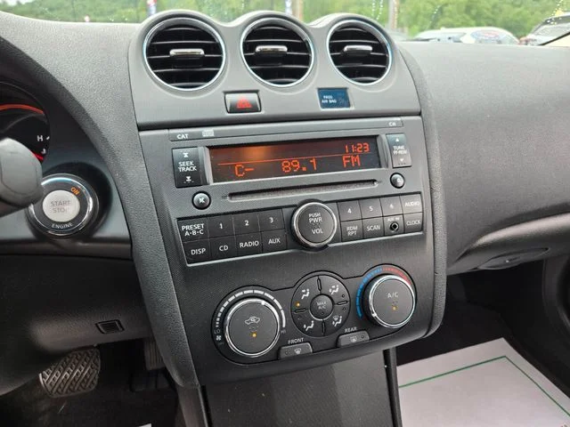 Used 2009 White Nissan 2.5 S image 26
