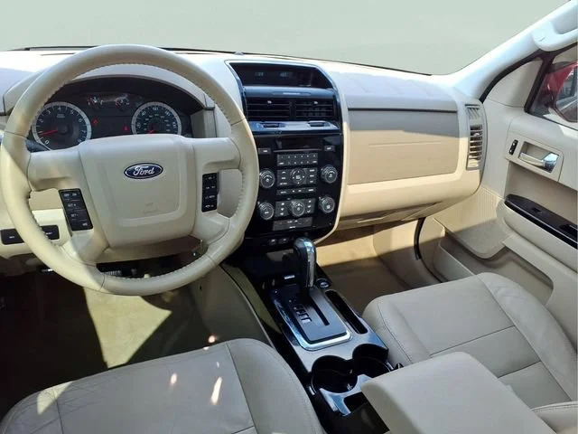 Used 2012  Ford Limited image 5