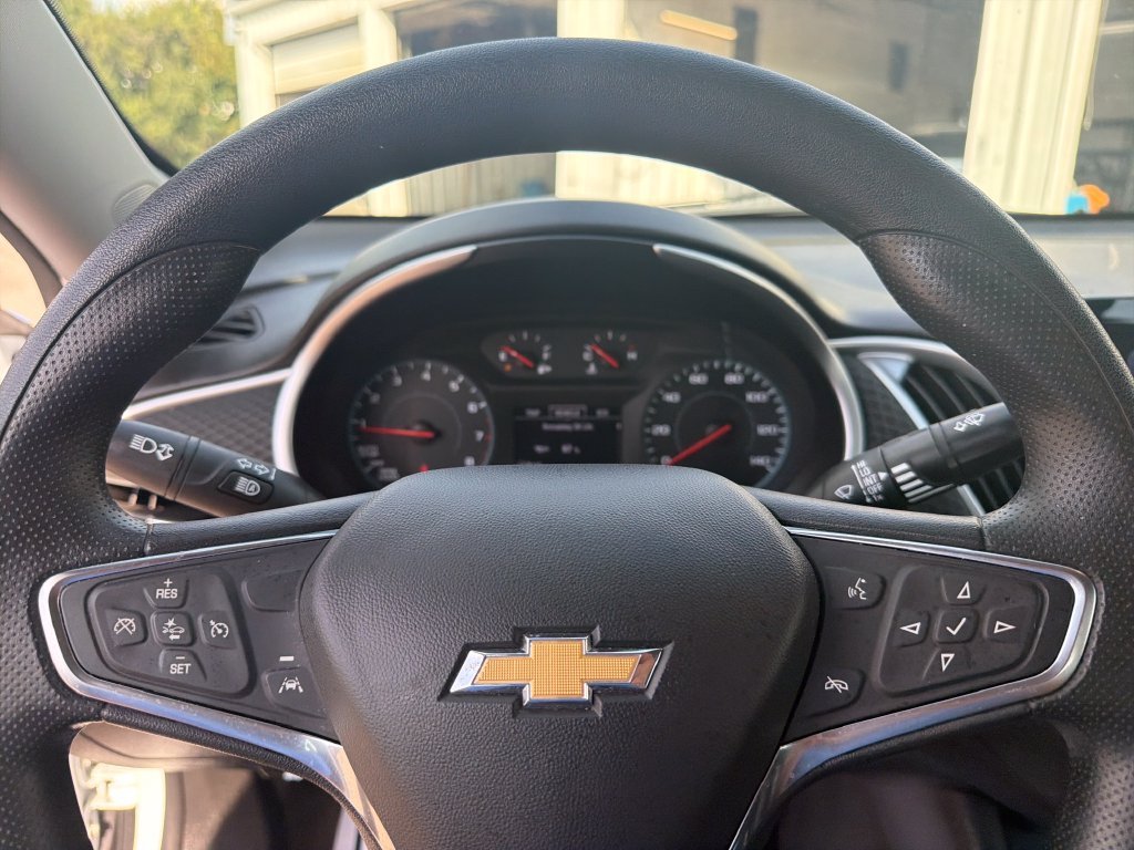 Used 2025 White Chevrolet LT image 18