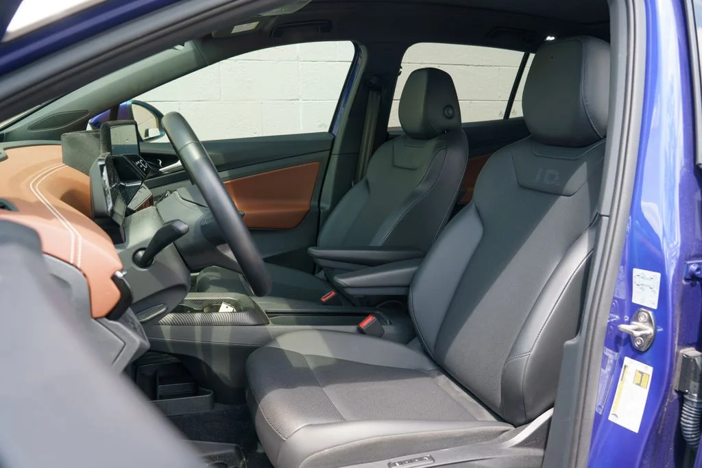 Used 2021 Dusk Blue Metallic/Black Roof Volkswagen Pro S image 5