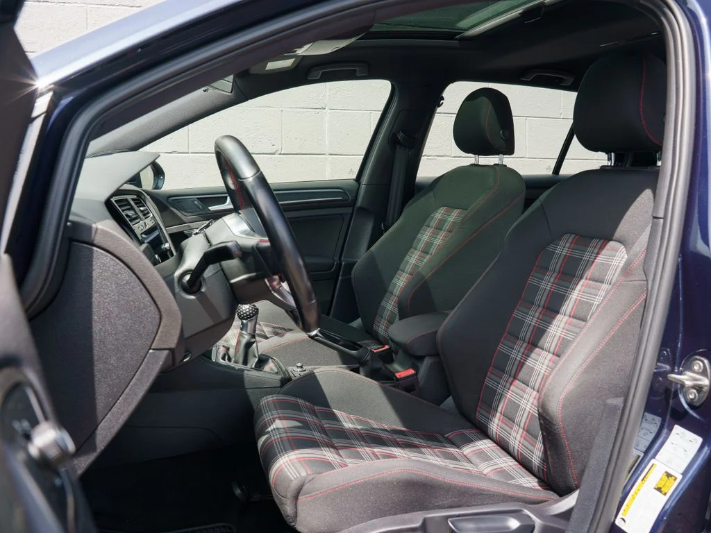 Used 2018 Blue Volkswagen 2.0T SE image 5