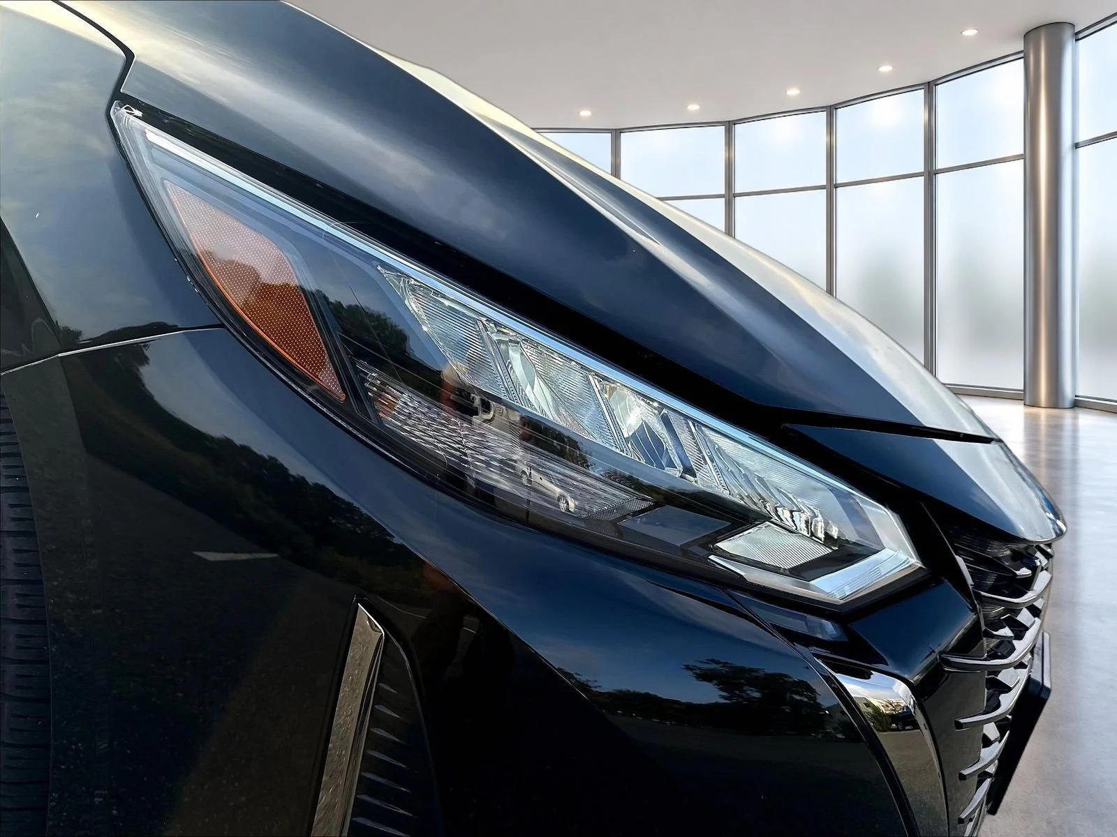 Used 2025 Super Black Nissan SR image 34