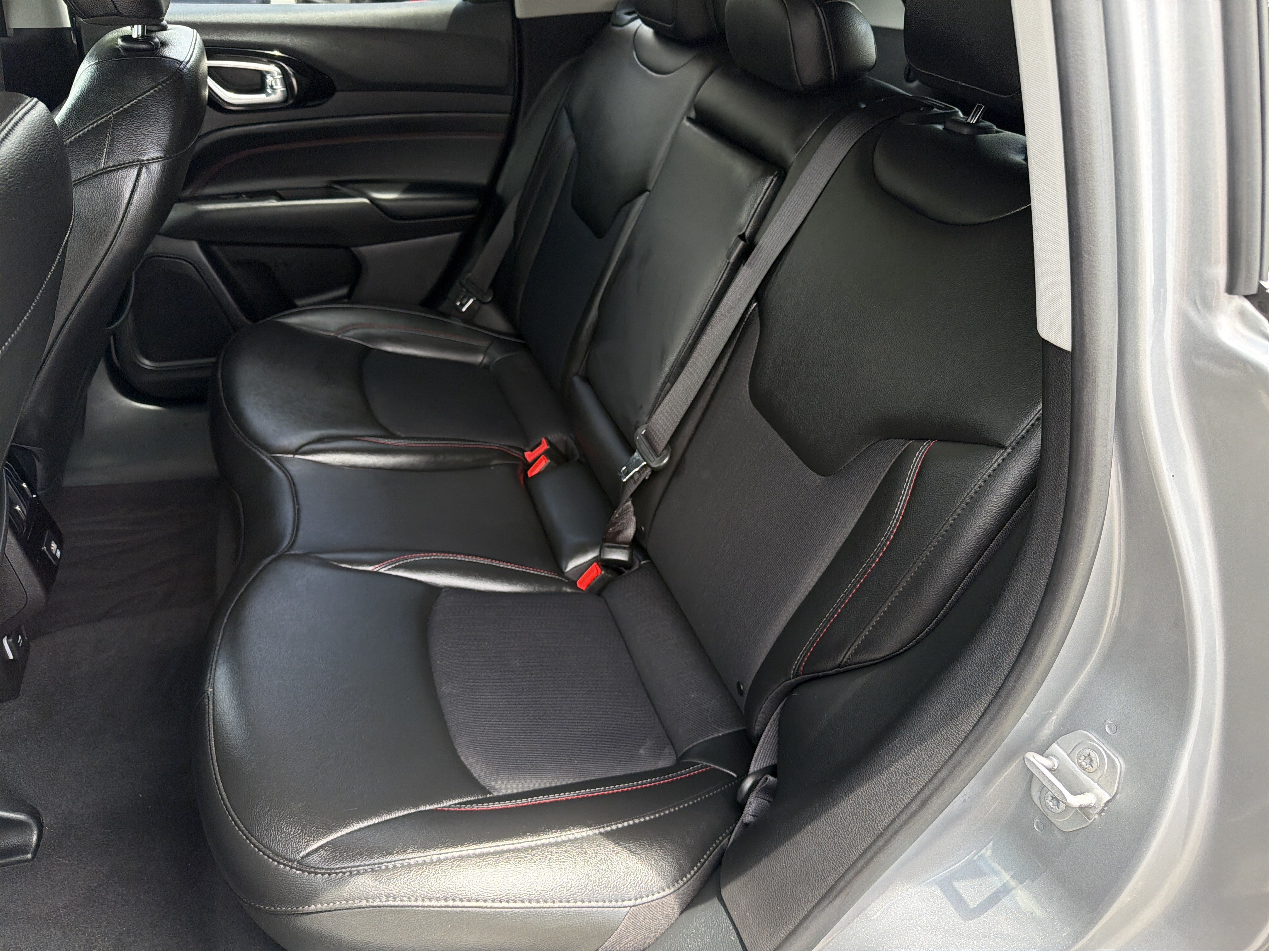 Used 2022 Billet Silver Metallic Clearcoat Jeep Trailhawk image 19