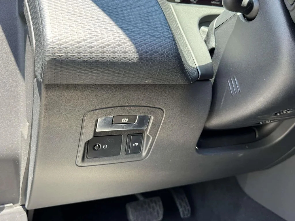 Used 2018  Land Rover S image 28