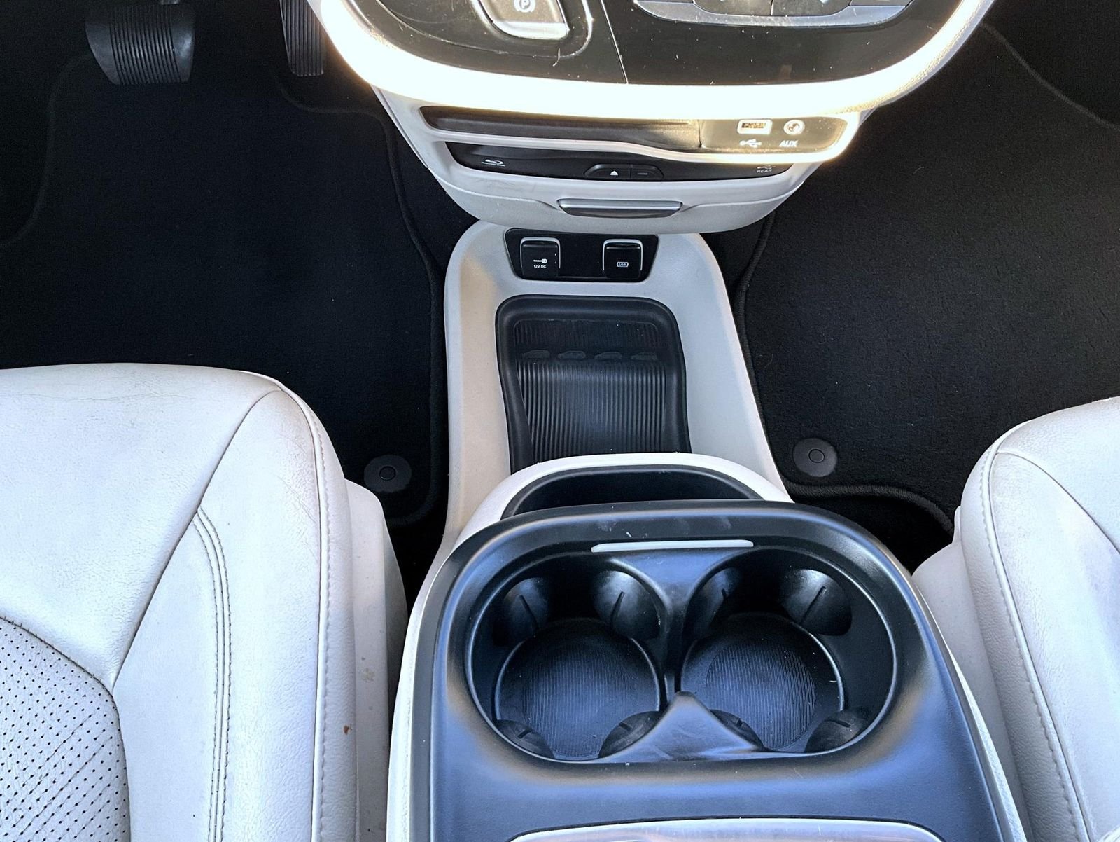 Used 2019 White Chrysler Touring L Plus image 15
