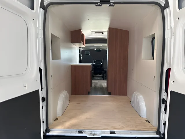 New 2023 Bright White Clear-Coat Exterior Paint RAM High Roof image 15