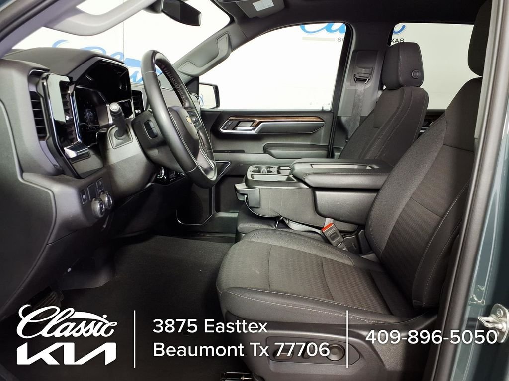 Used 2025 Gray Chevrolet LT image 9