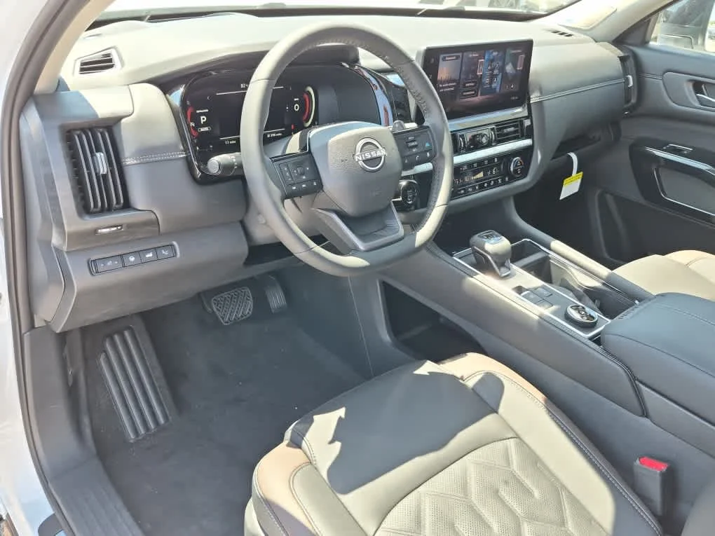 New 2026 Everest White Pearl TriCoat / Super Black Two-tone Nissan Platinum image 13