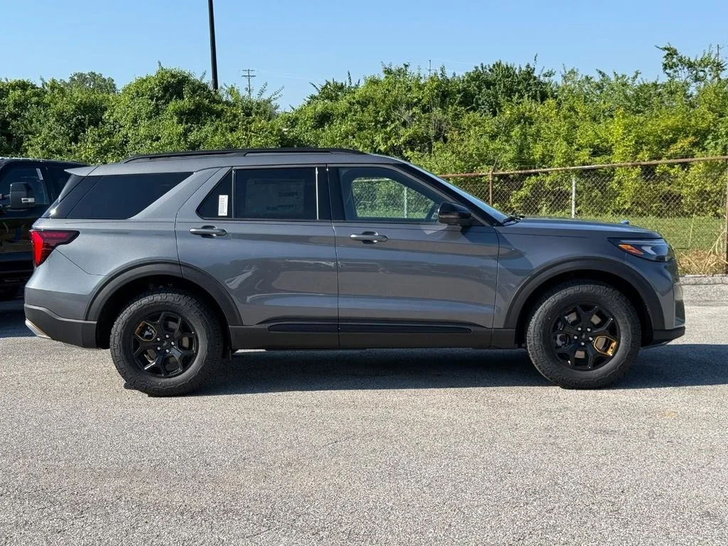 New 2026 Carbonized Gray Metallic Ford Tremor® image 2