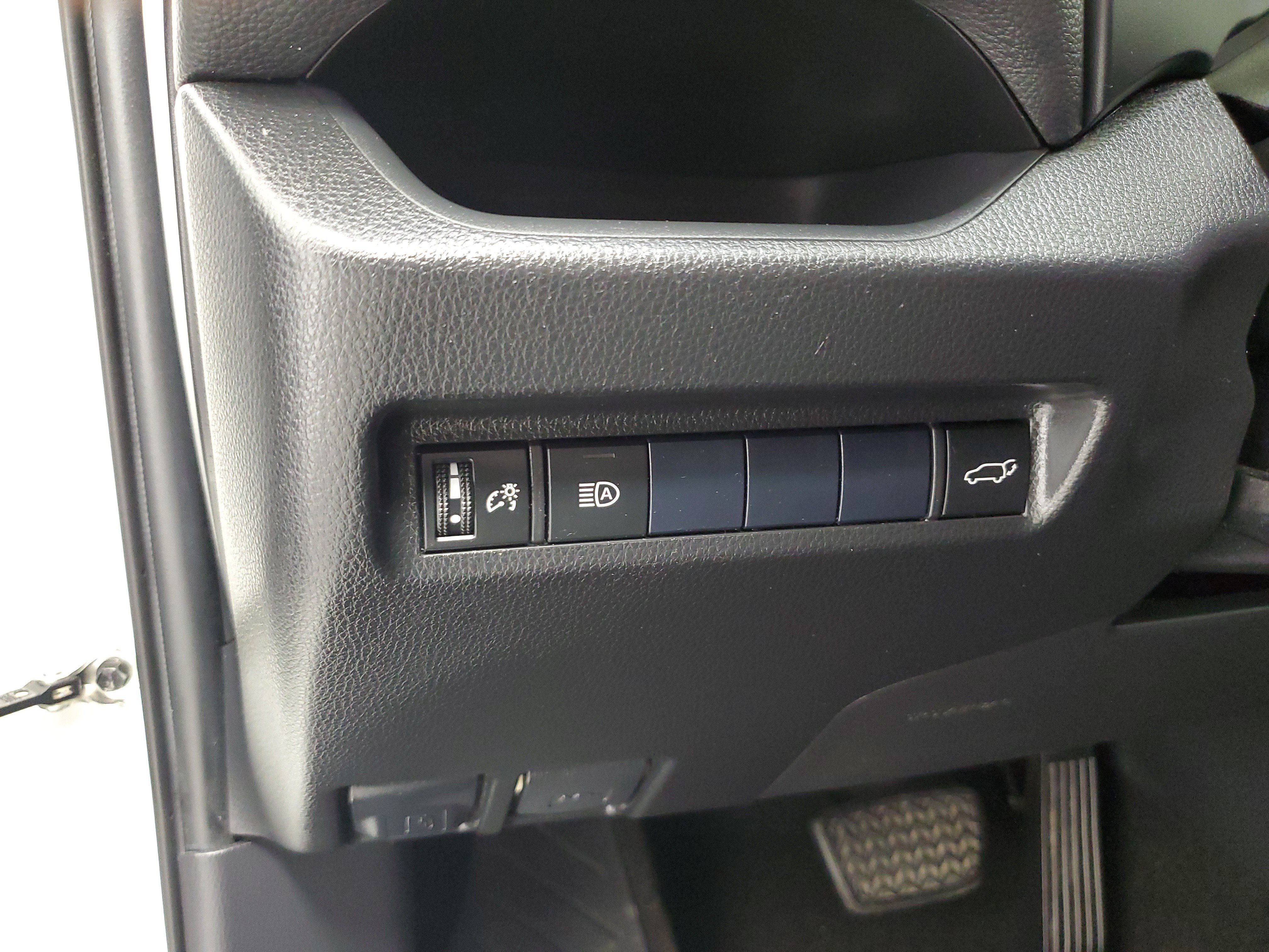 Certified Used 2020 Super White Toyota XLE Premium image 23