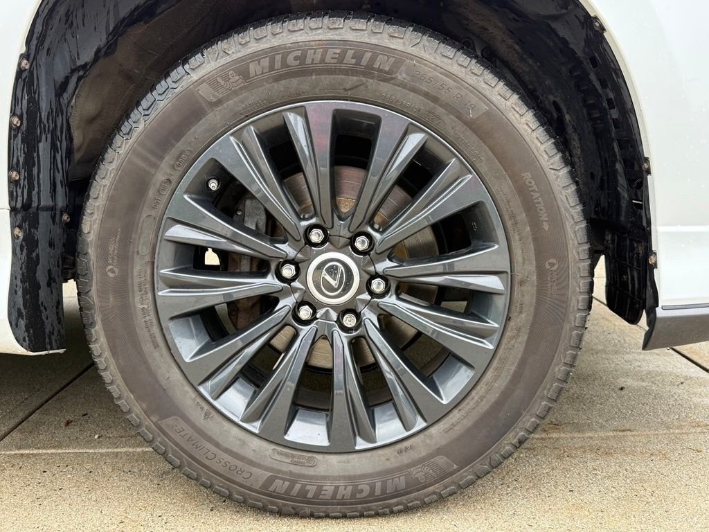 Used 2022 White Lexus 460 image 8