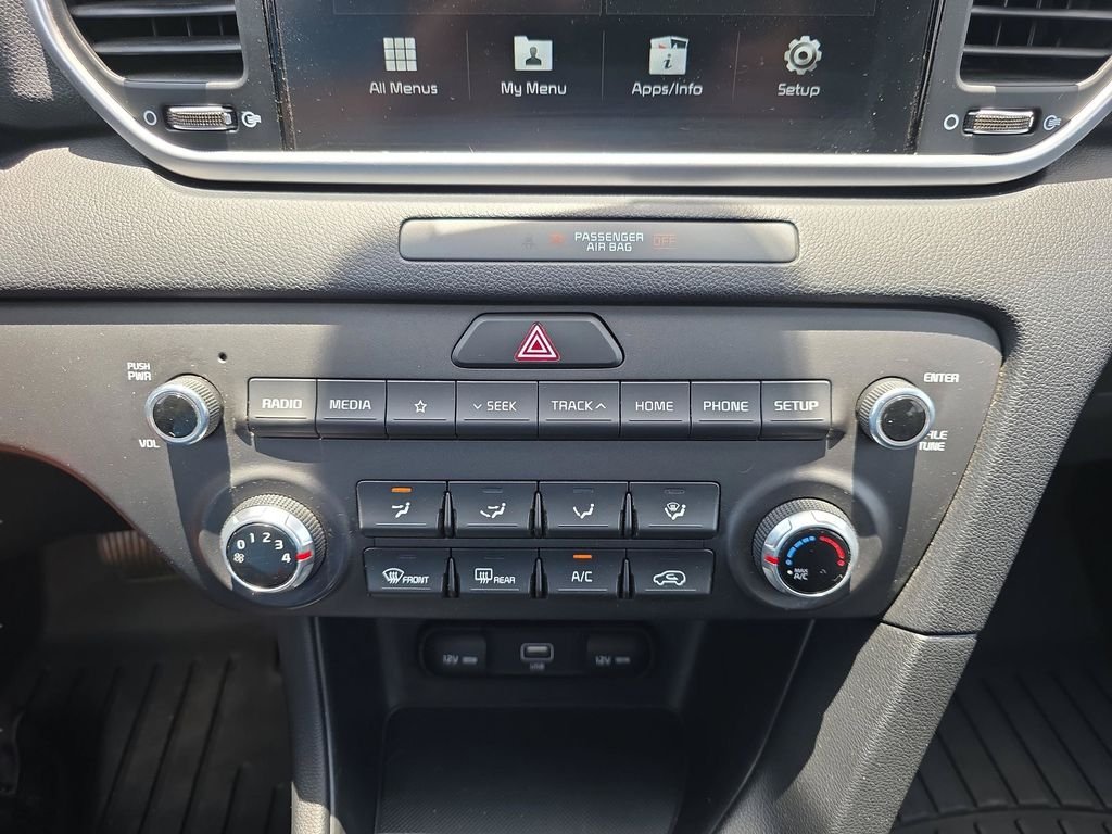 Used 2022 Sparkling Silver Kia LX image 25
