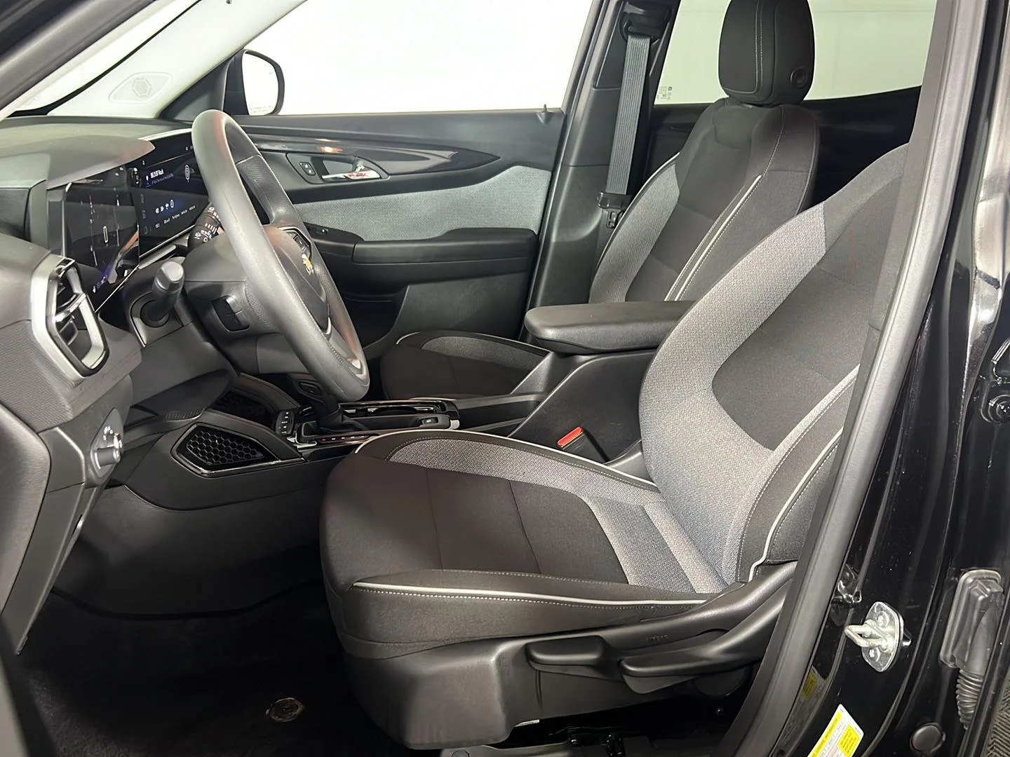 Used 2025 Mosaic Black Metallic Chevrolet LS image 11