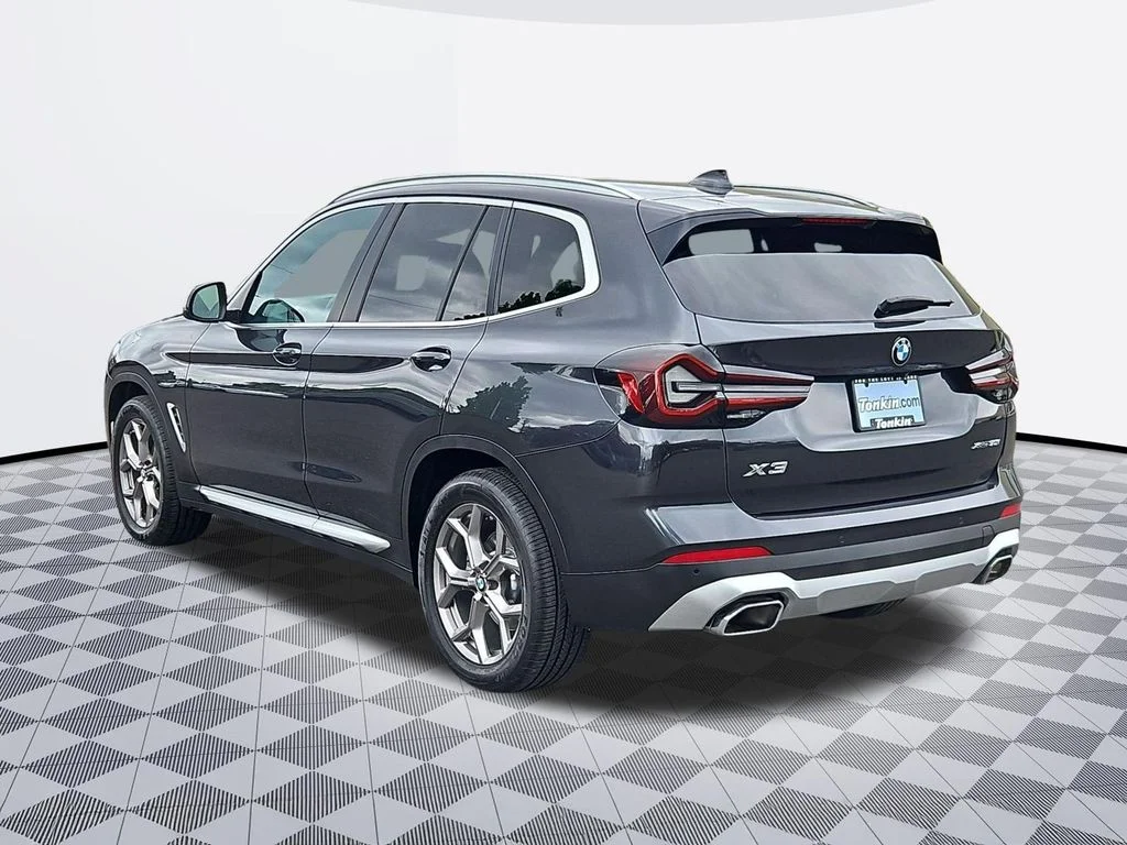 Used 2022 Dark Graphite Metallic BMW xDrive30i image 4