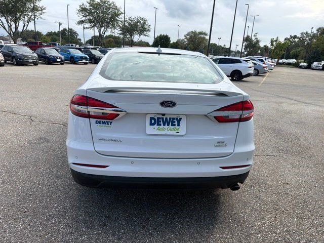 Used 2019 Oxford White Ford SE image 4