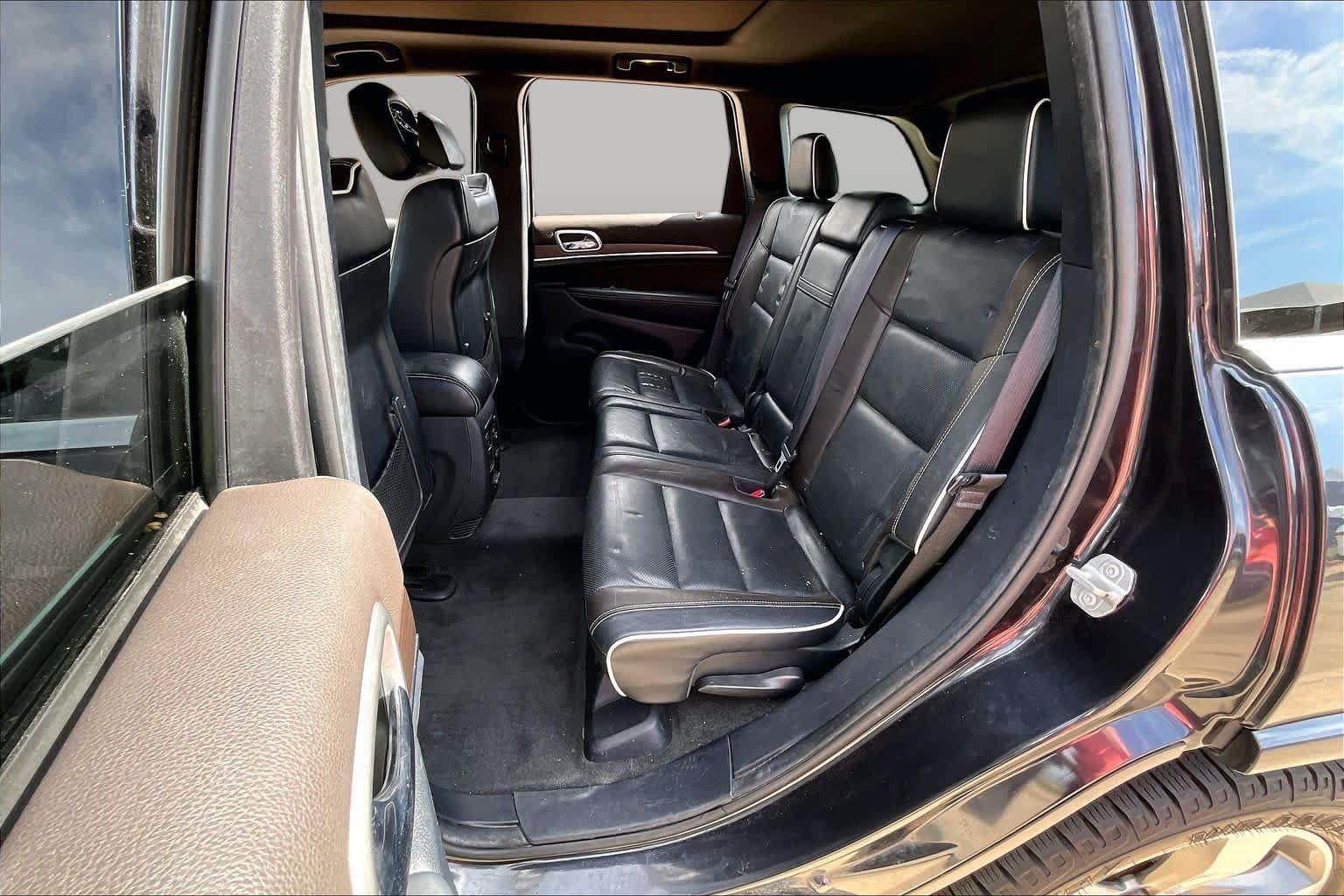 Used 2014 Maximum Steel Metallic Clearcoat Jeep Overland image 20