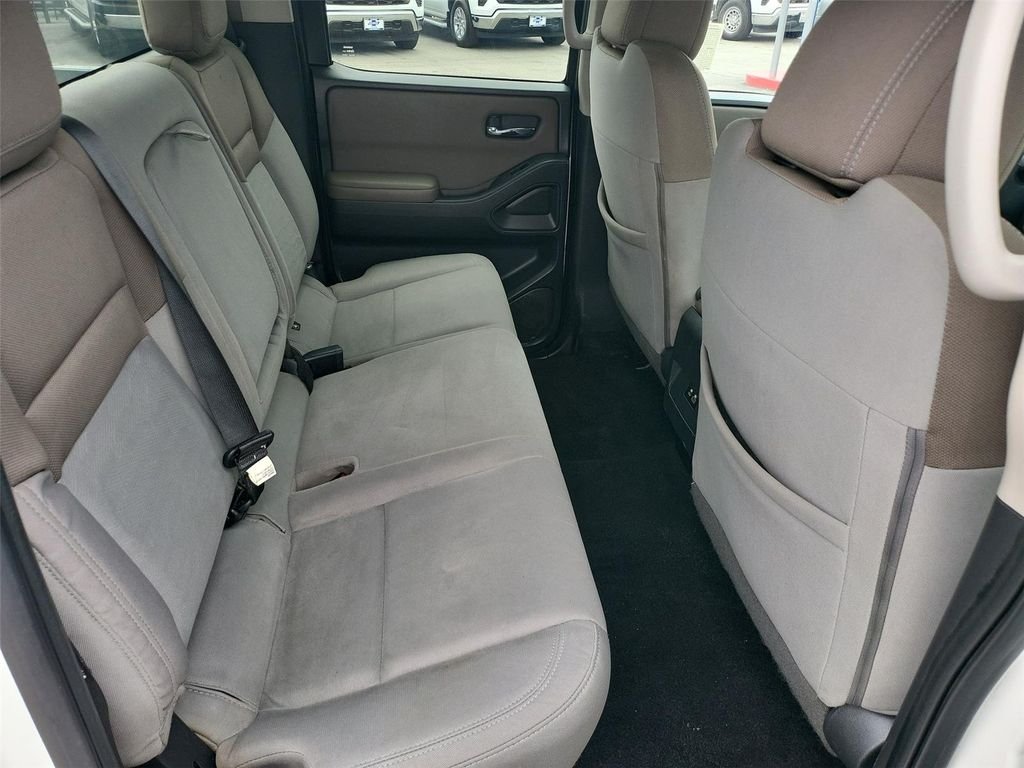 2022 Nissan Frontier SV - Photo 18