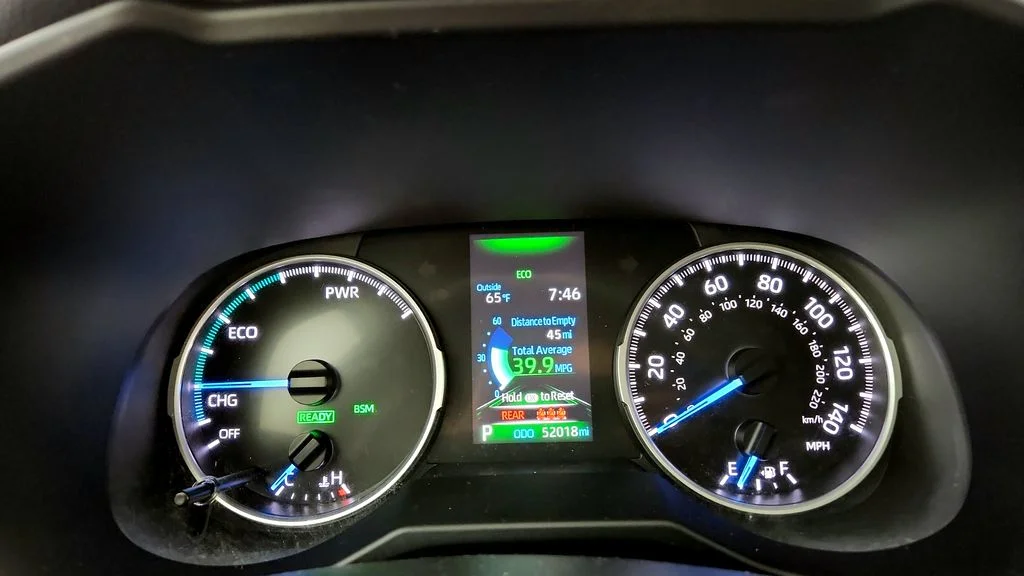 Certified Used 2022 Silver Toyota XLE image 26