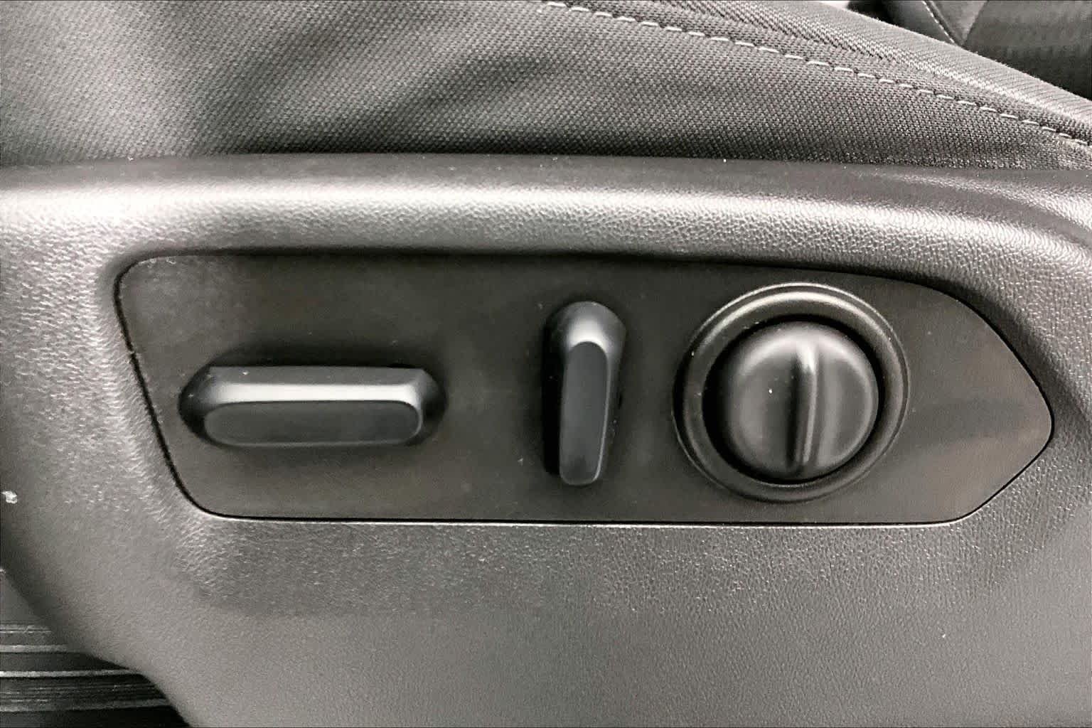 Used 2020 Satin Steel Metallic GMC Elevation image 33