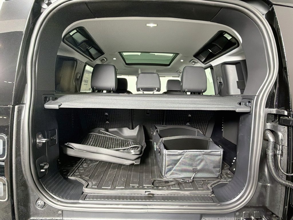 New 2026 Santorini Black Land Rover S image 28
