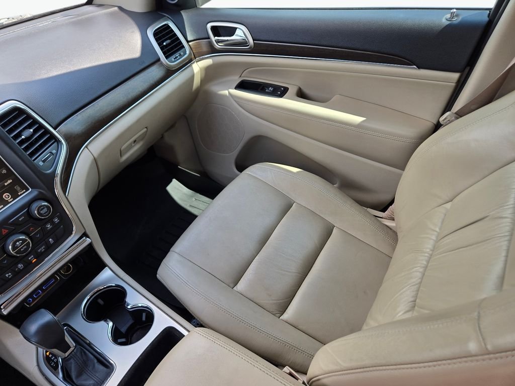 Used 2016 White Jeep Limited image 22