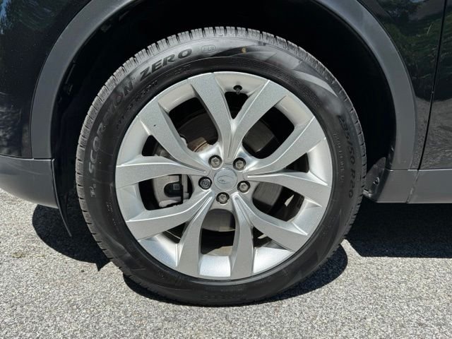 Used 2023 Santorini Black Metallic Land Rover SE image 2