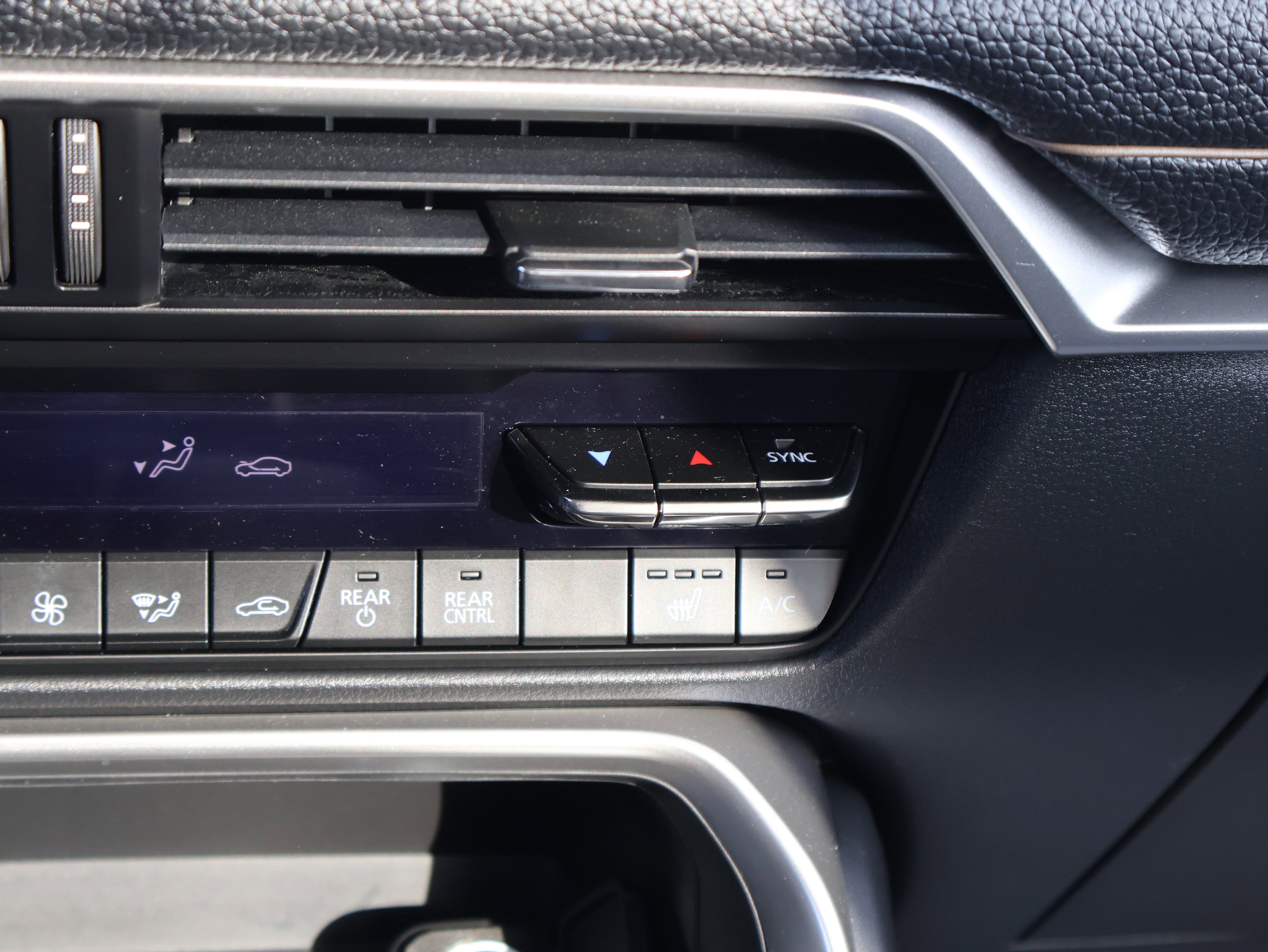 2025 Mazda CX-70 Premium Package - Photo 30