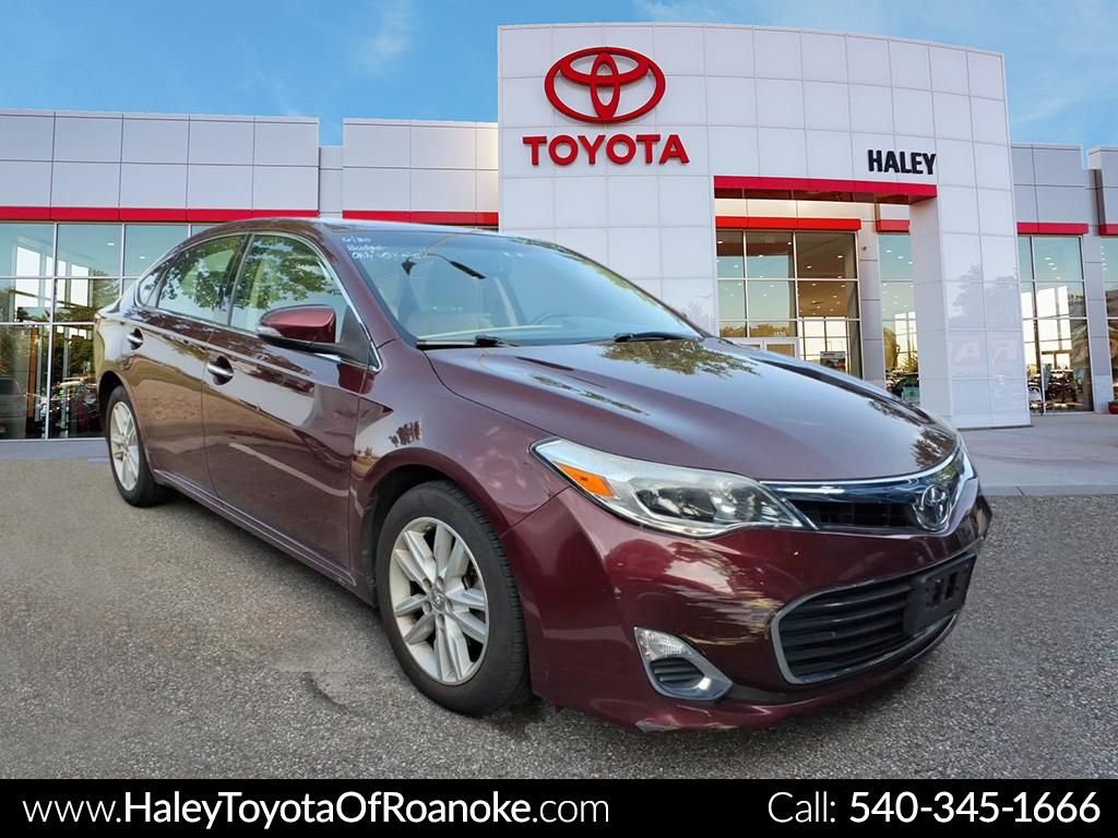 Used 2013  Toyota XLE Premium image 1