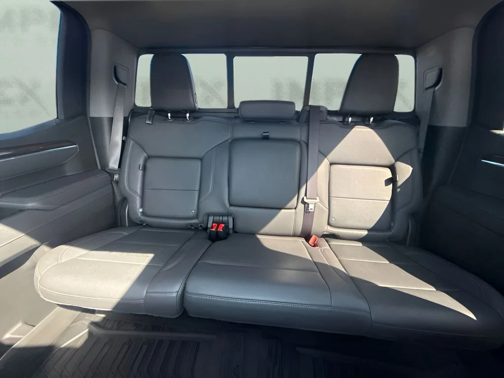 Used 2025 Silver GMC Elevation image 9