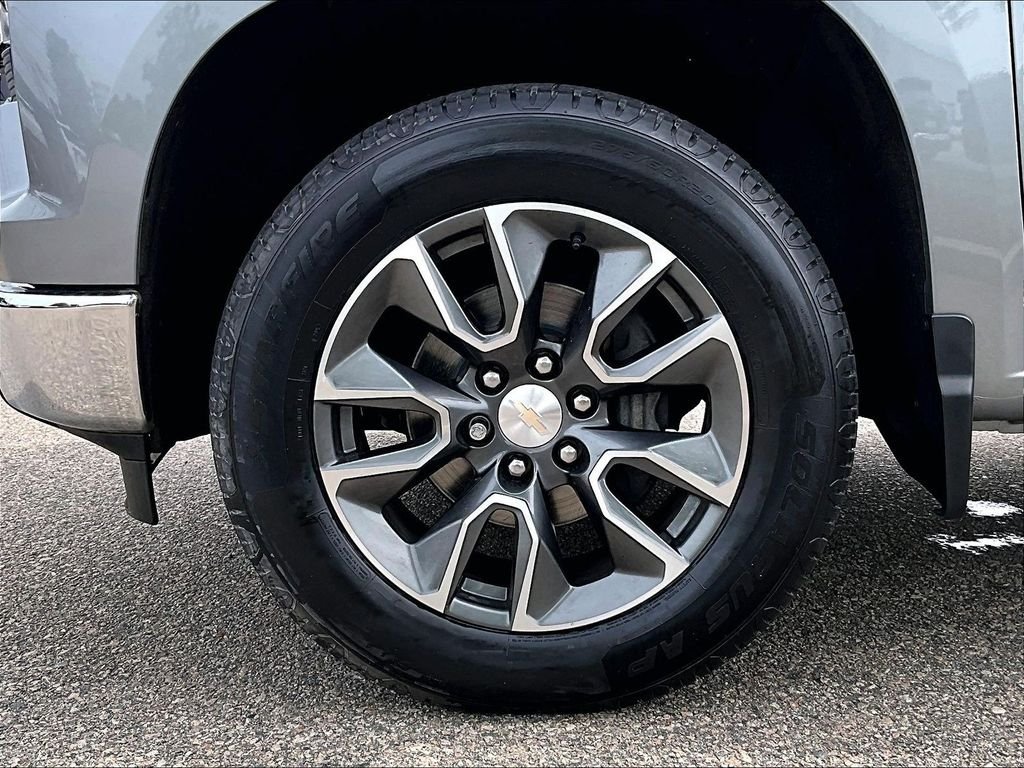 Used 2024 Gray Chevrolet LT image 7
