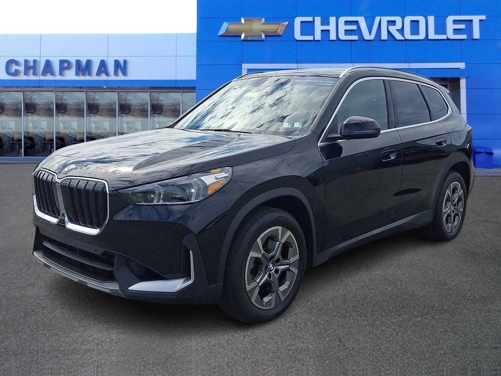 Used 2023 Black BMW xDrive28i image 3