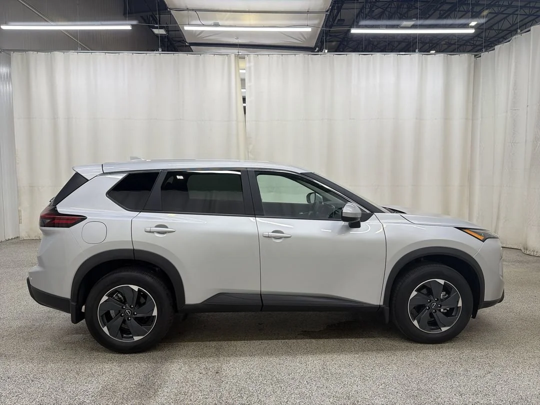 2025 Nissan Rogue SV - Photo 5