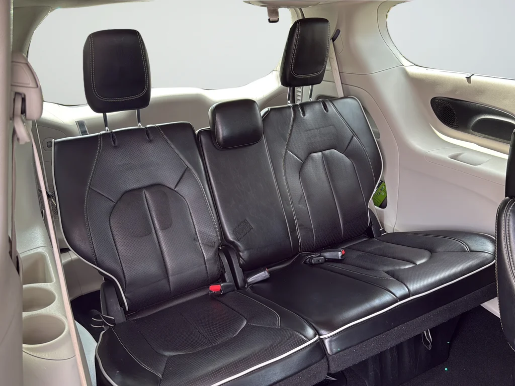 Used 2023 White Chrysler Limited image 34