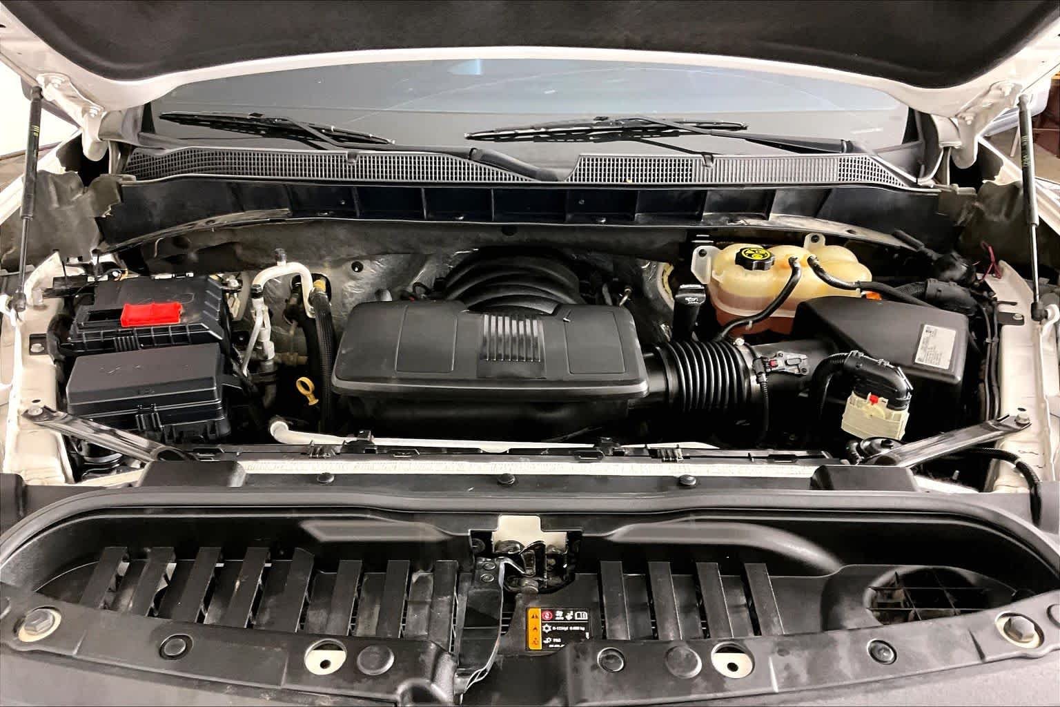Used 2019 Iridescent Pearl Tricoat Chevrolet High Country image 31