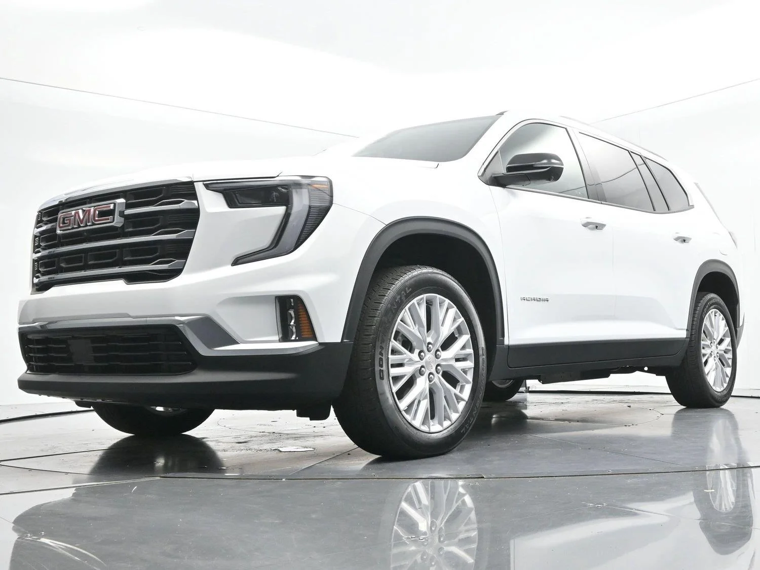 Used 2024 Summit White GMC FWD Elevation image 51