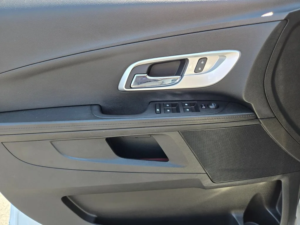 Used 2017 SUMMIT WHITE Chevrolet LS image 17